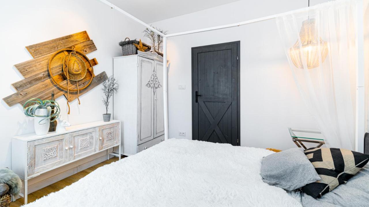 HELLO Apartamenty - ART - Apartament przy deptaku Karpacz Bagian luar foto